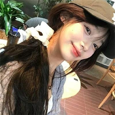 她很漂亮