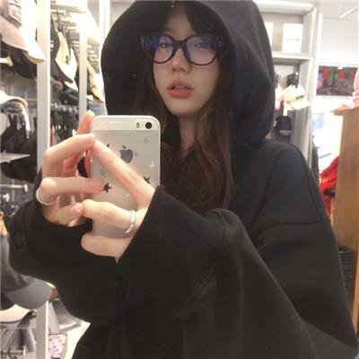 带子狼 在那双小手中